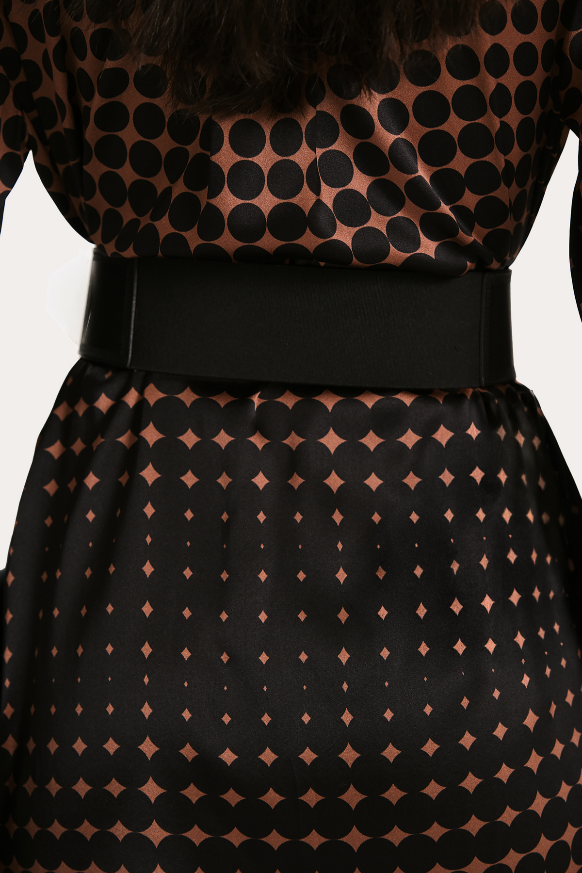 Elie Tahari Round Buckle Leather Belt